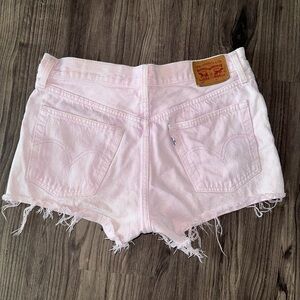 LEVI’s faded light pink denim shorts size 28